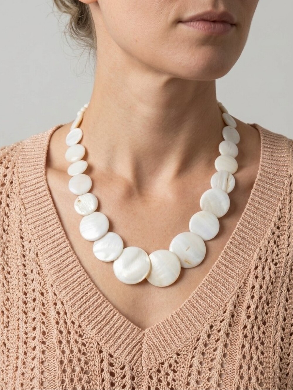 White MOP Shell Graduated Disc Necklace